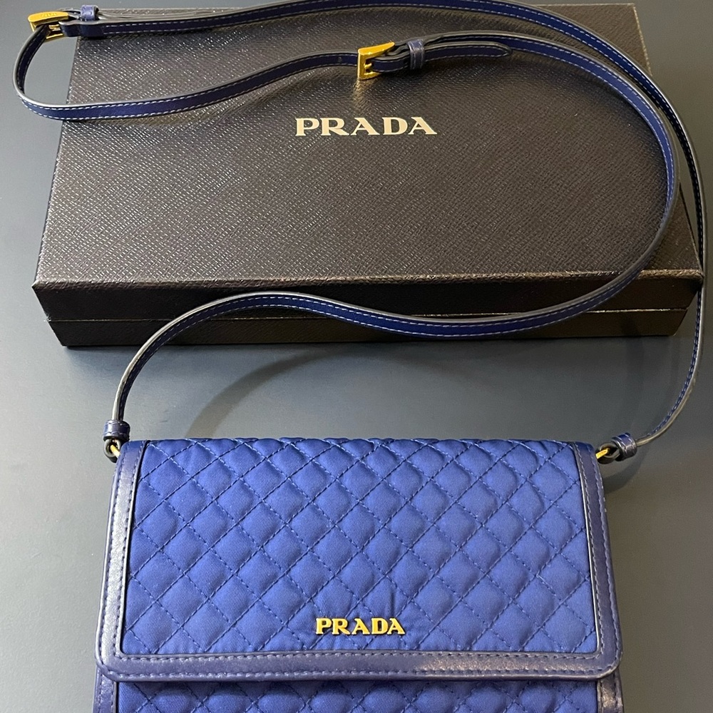 💯Authentic PRADA WOC wallet on chain (Blue)